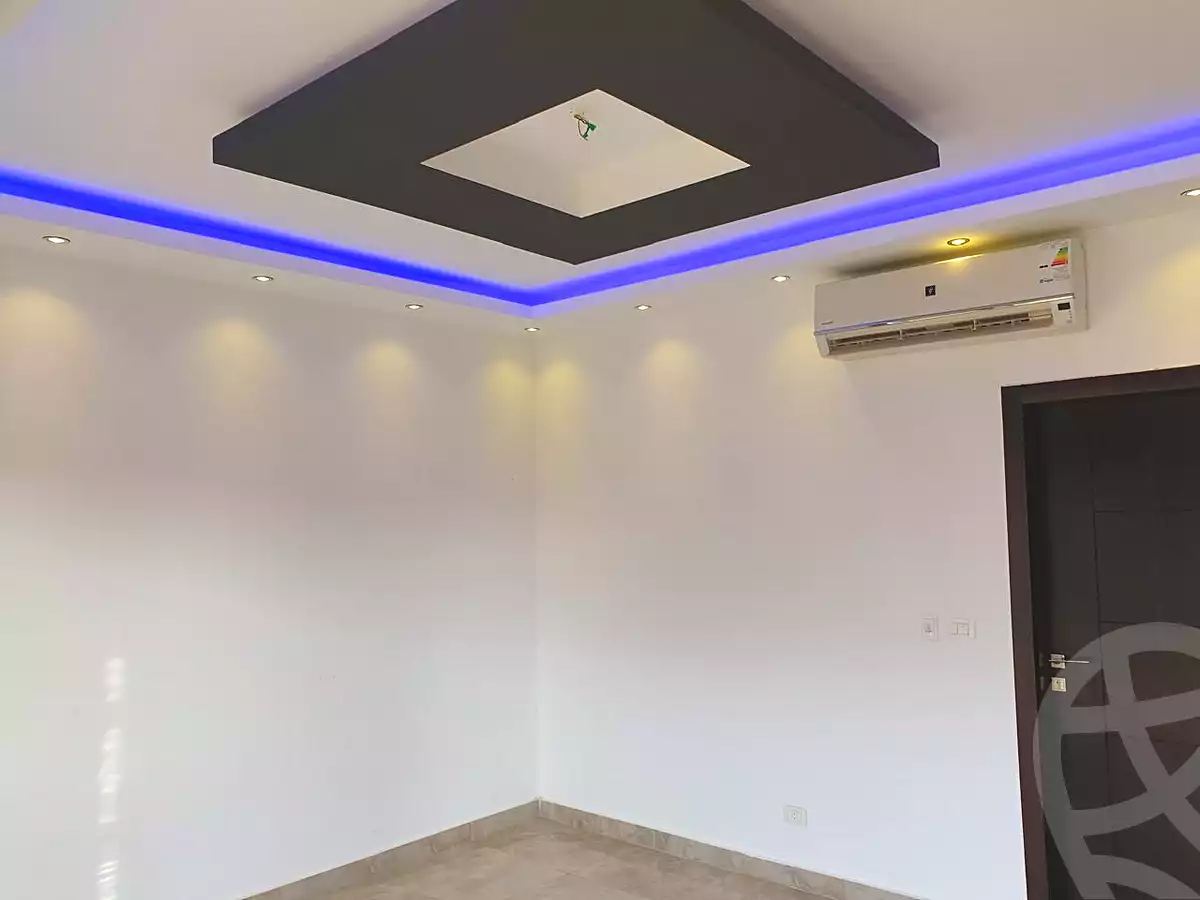 https://aqarmap.com.eg/ar/listing/6743310-for-sale-cairo-el-sheikh-zayed-city-compounds-kmbwnd-wyst-twn-swdyk