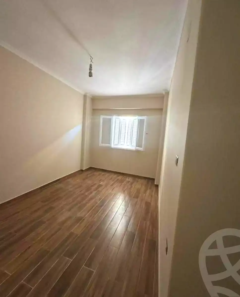 https://aqarmap.com.eg/ar/listing/6744980-for-sale-alexandria-el-asafra-shr-45