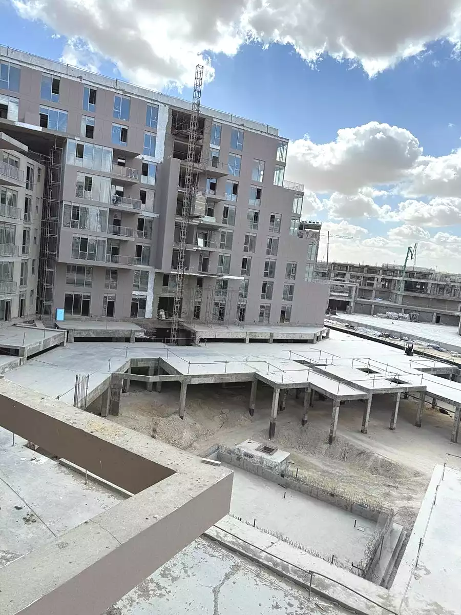https://aqarmap.com.eg/ar/listing/6749950-for-sale-cairo-el-sheikh-zayed-city-compounds-mwl-205-rkn-blm