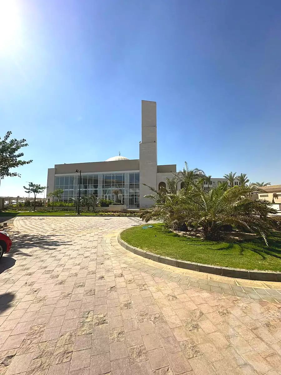 https://aqarmap.com.eg/ar/listing/6750324-for-sale-cairo-el-sheikh-zayed-city-compounds-kmbwnd-fyldj-wyst-dr-llttwyr