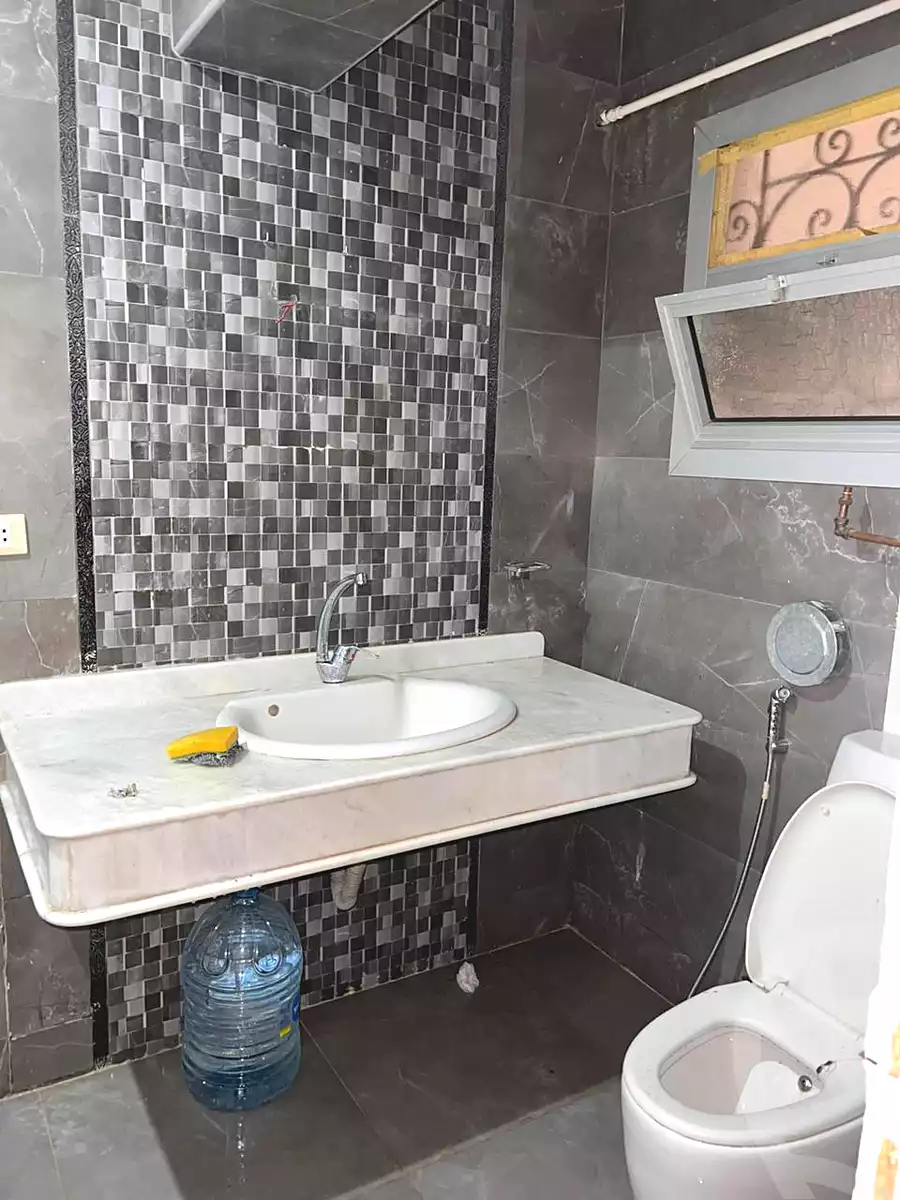 https://aqarmap.com.eg/ar/listing/6765021-for-sale-cairo-6th-of-october-el-ahyaa-neighborhood-2nd-divided-from-al-kafrawei-st