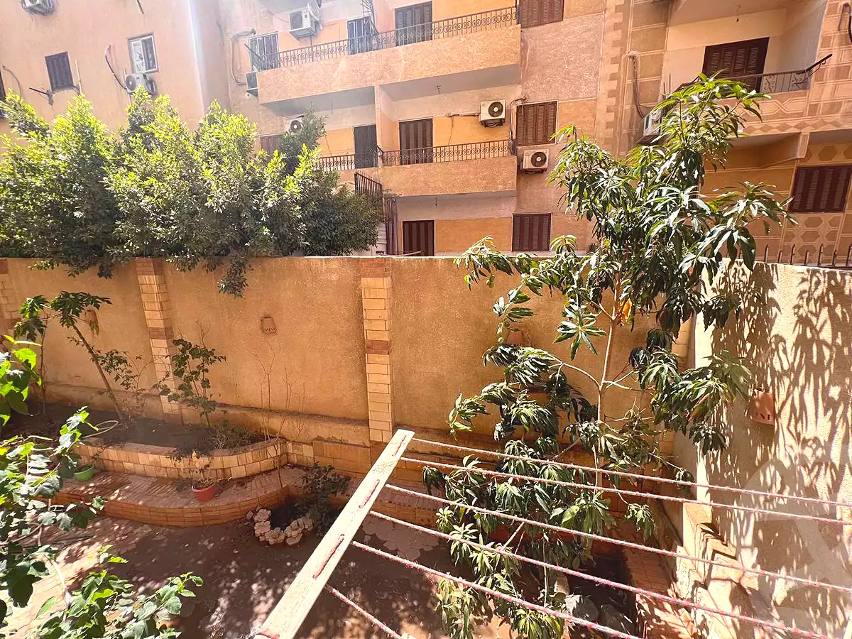 https://aqarmap.com.eg/ar/listing/6765021-for-sale-cairo-6th-of-october-el-ahyaa-neighborhood-2nd-divided-from-al-kafrawei-st