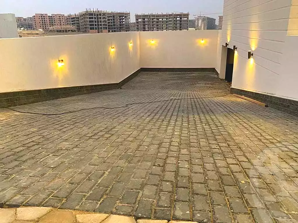 https://aqarmap.com.eg/en/listing/6770502-for-sale-cairo-new-administrative-capital-r7-oia