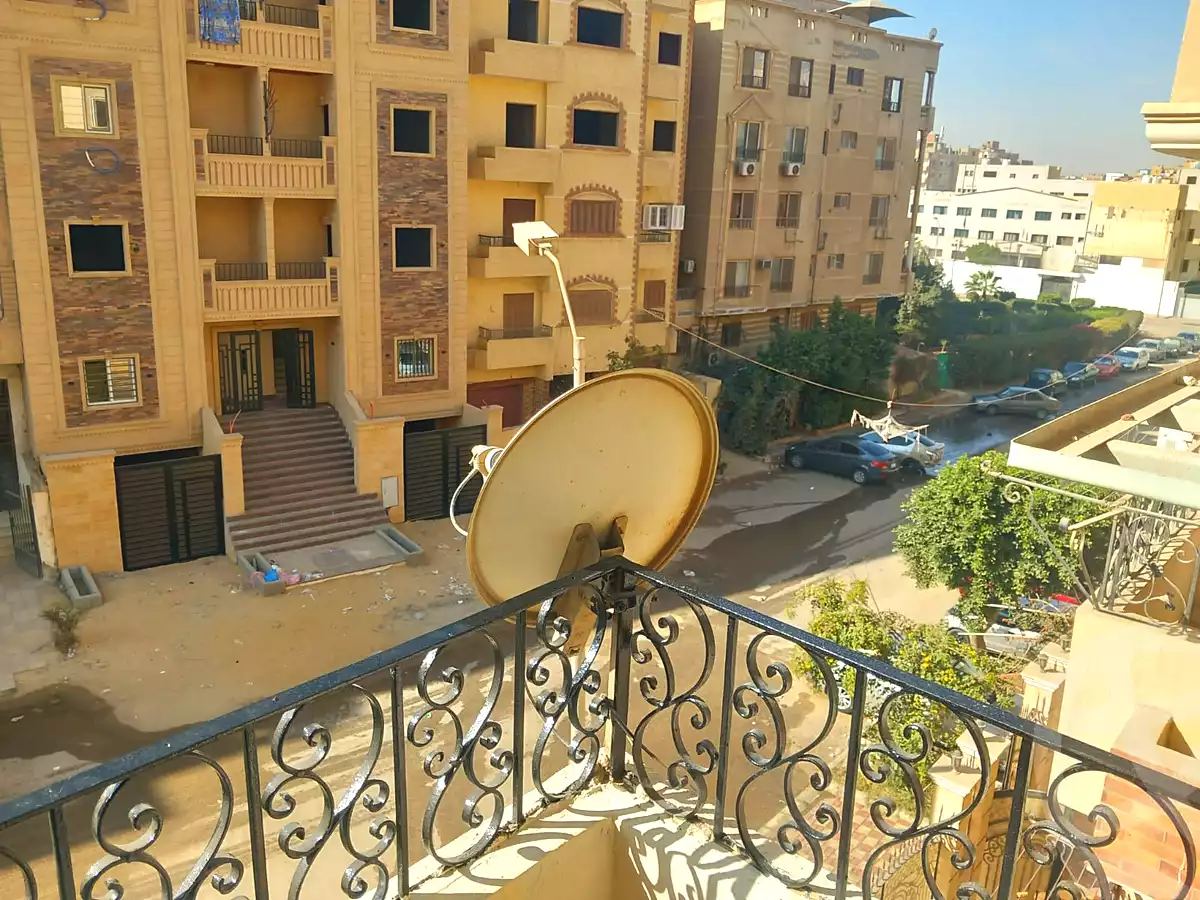 https://aqarmap.com.eg/ar/listing/6781173-for-sale-cairo-6th-of-october-el-ahyaa-neighborhood-2nd-divided-from-al-kafrawei-st