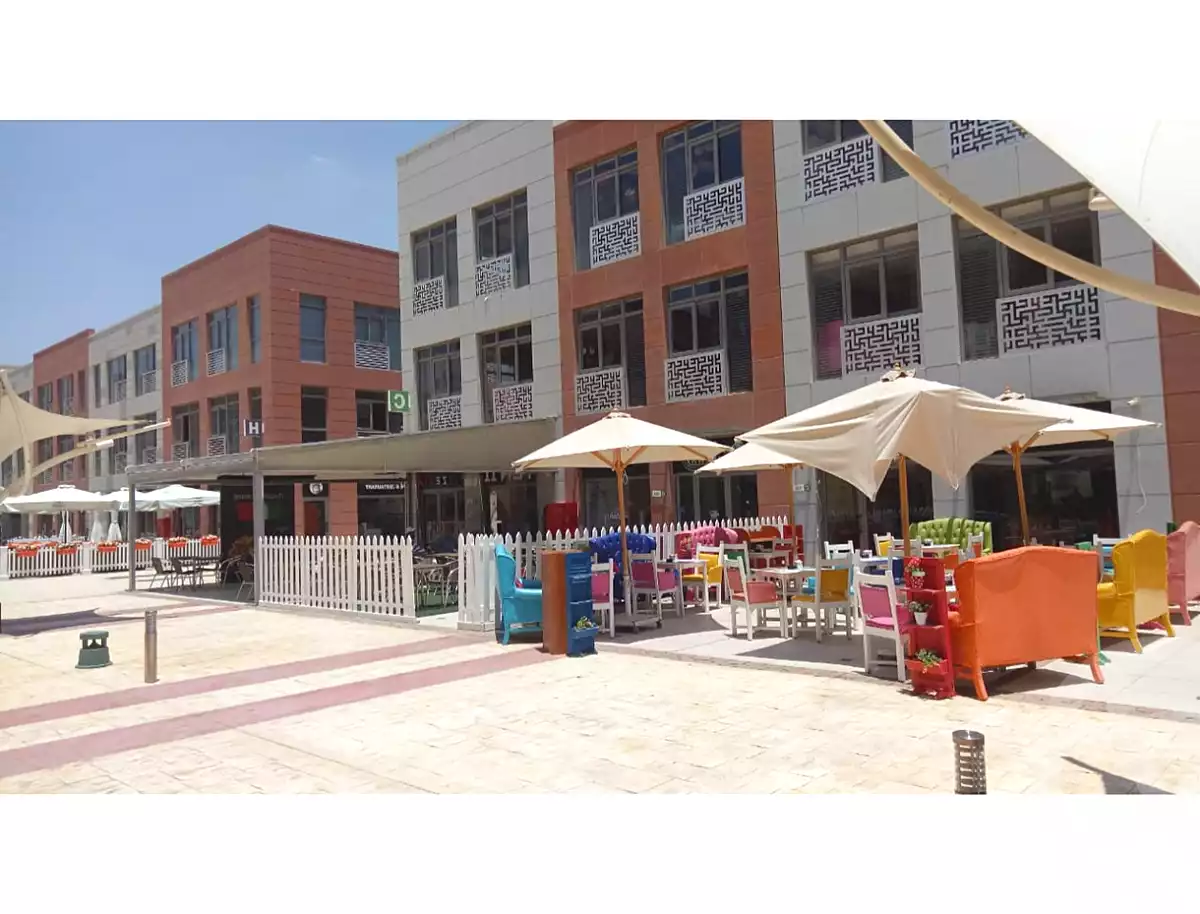 https://aqarmap.com.eg/en/listing/6784064-for-rent-cairo-el-sheikh-zayed-city-compounds-the-courtyard-mall-dorra
