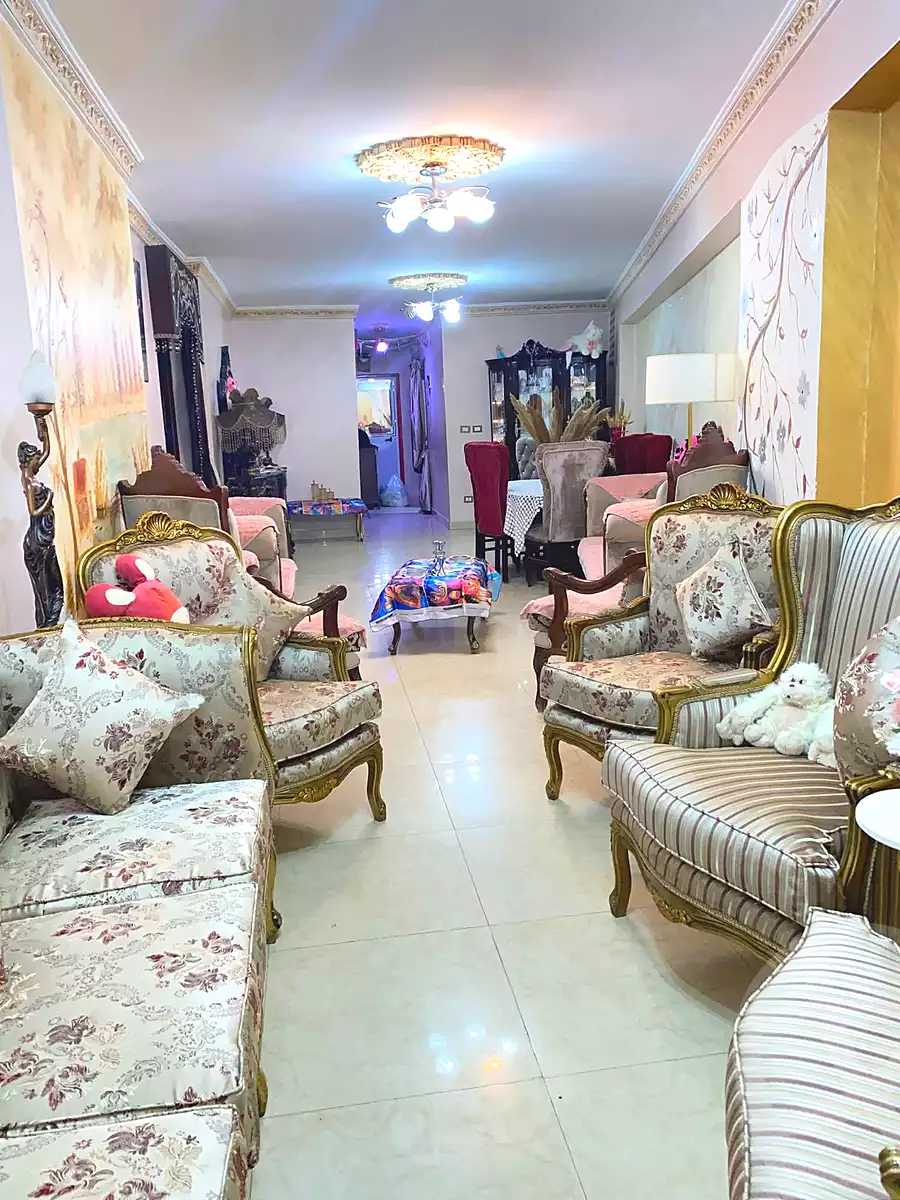 https://aqarmap.com.eg/ar/listing/6784311-for-sale-alexandria-moharram-bey-kanal-al-mahmoudeya-al-bahri-st