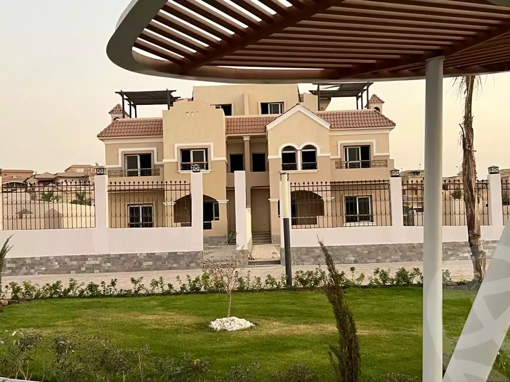 https://aqarmap.com.eg/en/listing/6799242-for-sale-cairo-el-sheikh-zayed-city-compounds-el-khamayel