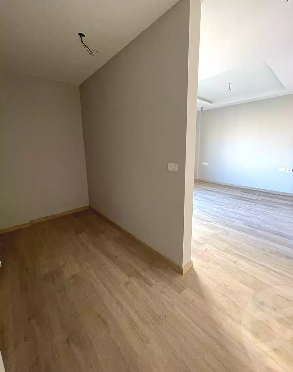 https://aqarmap.com.eg/ar/listing/6805875-for-sale-cairo-el-sheikh-zayed-city-compounds-kmbwnd-fyldj-wyst-dr-llttwyr