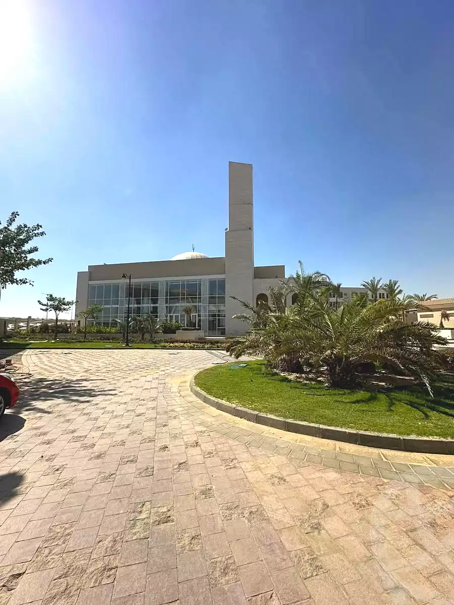 https://aqarmap.com.eg/ar/listing/6806051-for-sale-cairo-el-sheikh-zayed-city-compounds-kmbwnd-fyldj-wyst-dr-llttwyr