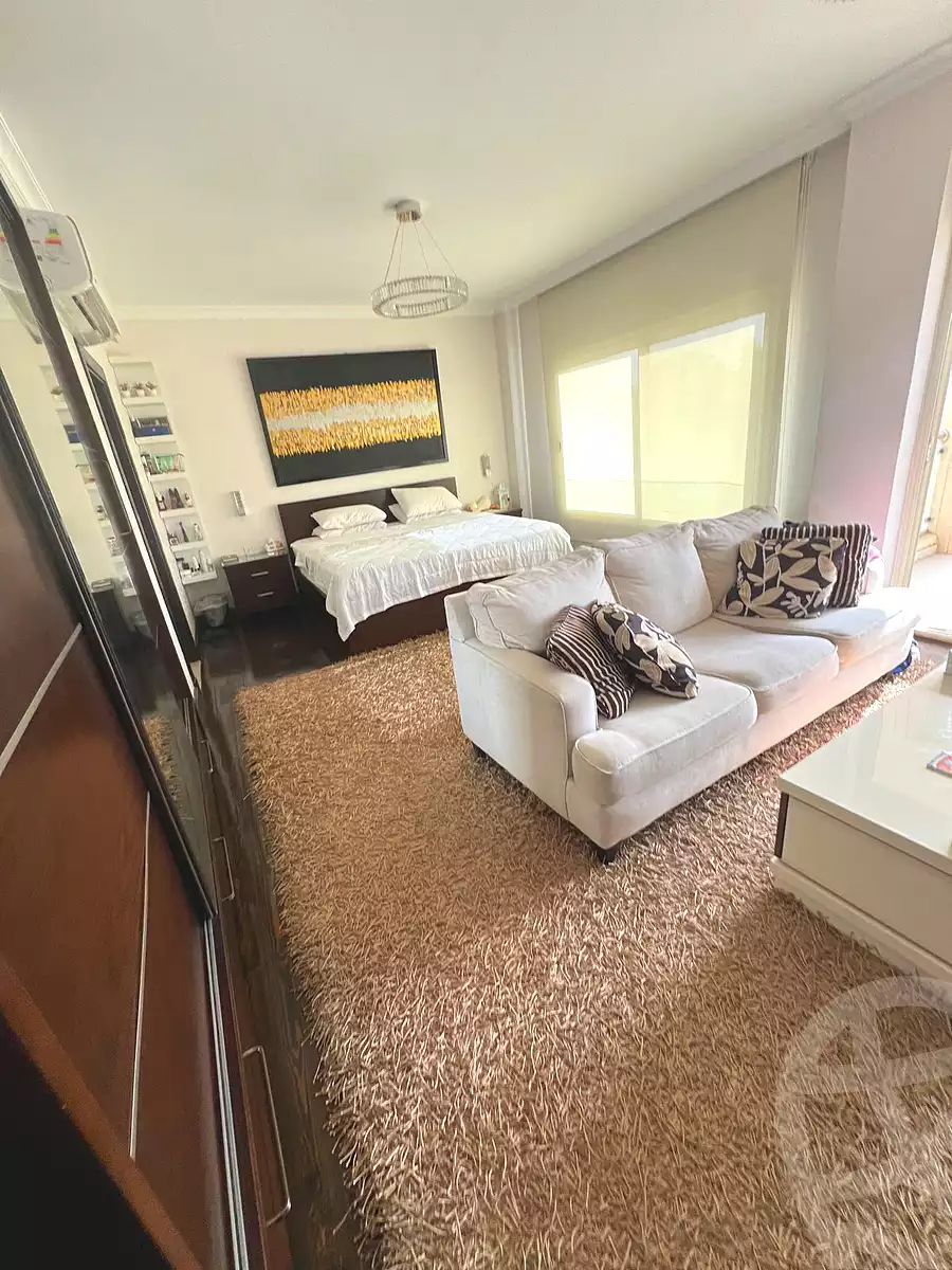 https://aqarmap.com.eg/en/listing/6806090-for-sale-cairo-el-sheikh-zayed-city-compounds-royal-city