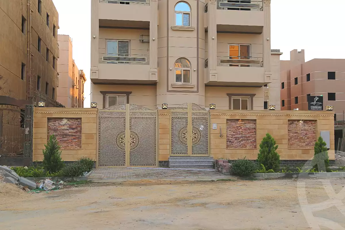 https://aqarmap.com.eg/ar/listing/6806437-for-sale-cairo-6th-of-october-el-tawsaat-el-shamalya-hy-2000-qt