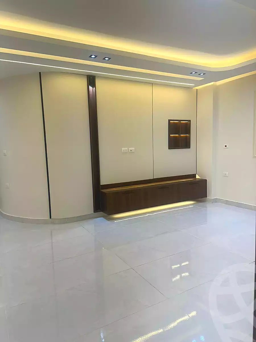 https://aqarmap.com.eg/ar/listing/6806793-for-sale-cairo-6th-of-october-el-ahyaa-neighborhood-4th-neighbourhood-2