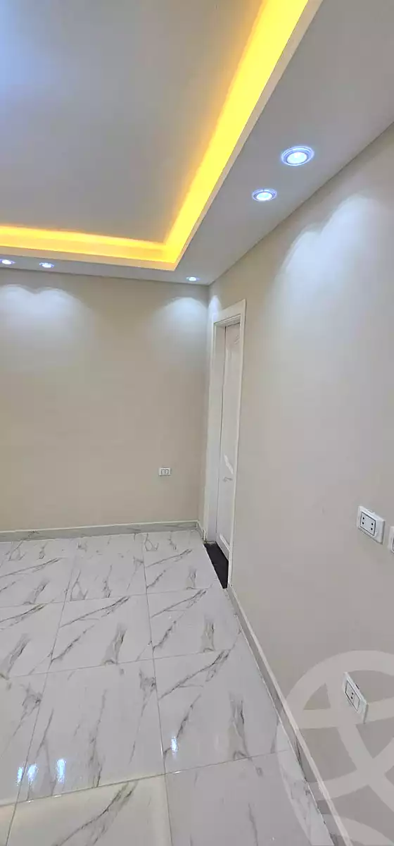 https://aqarmap.com.eg/ar/listing/6806850-for-sale-cairo-6th-of-october-el-ahyaa-neighborhood-1st-al-maahad