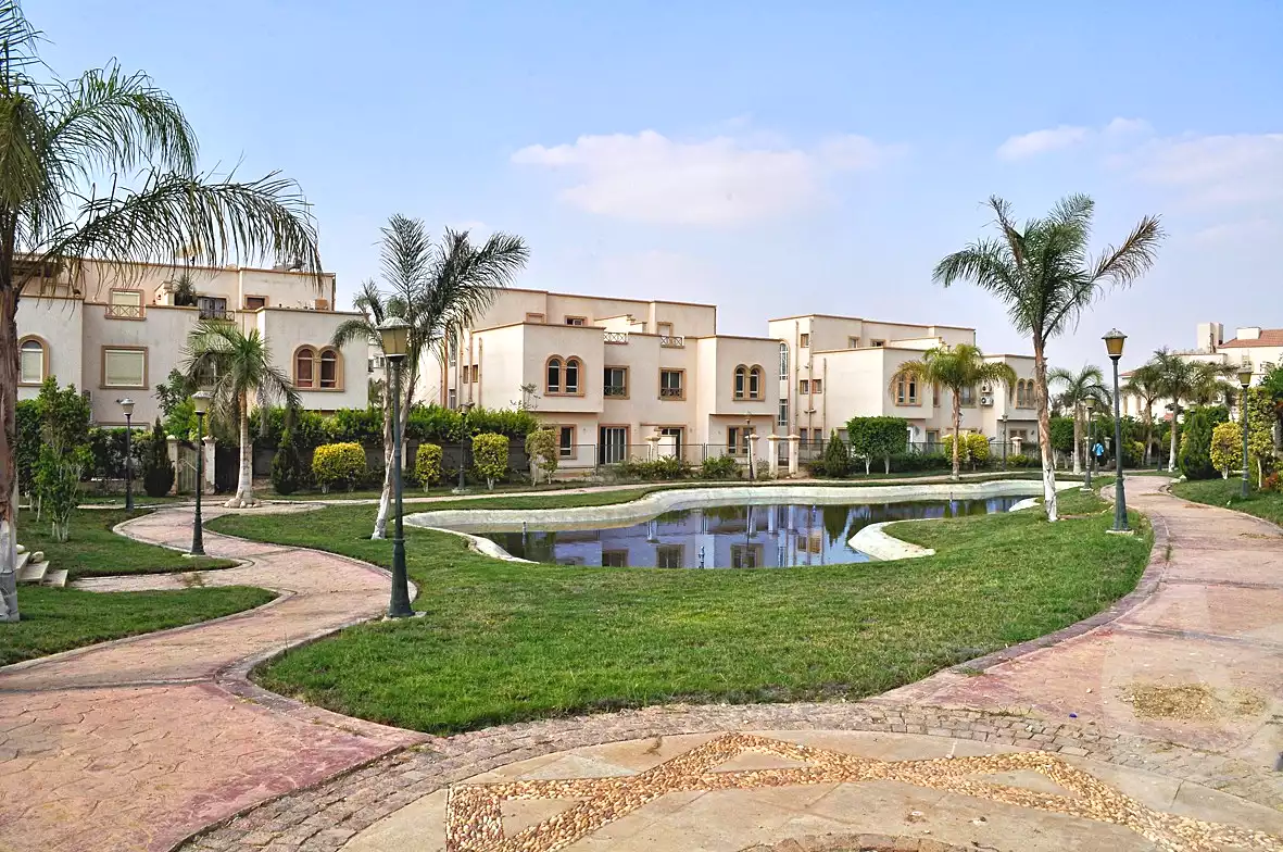 https://aqarmap.com.eg/ar/listing/6808281-for-sale-cairo-el-sheikh-zayed-city-compounds-greens