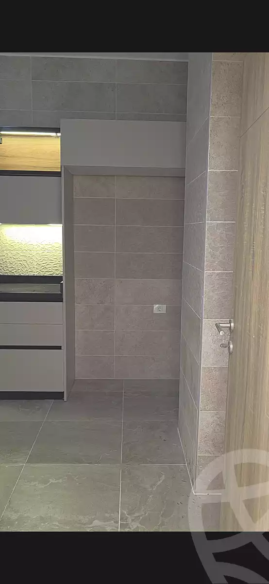https://aqarmap.com.eg/ar/listing/6810187-for-rent-cairo-new-cairo-compounds-mwn-ryzydns-lmrsm-llttwyr