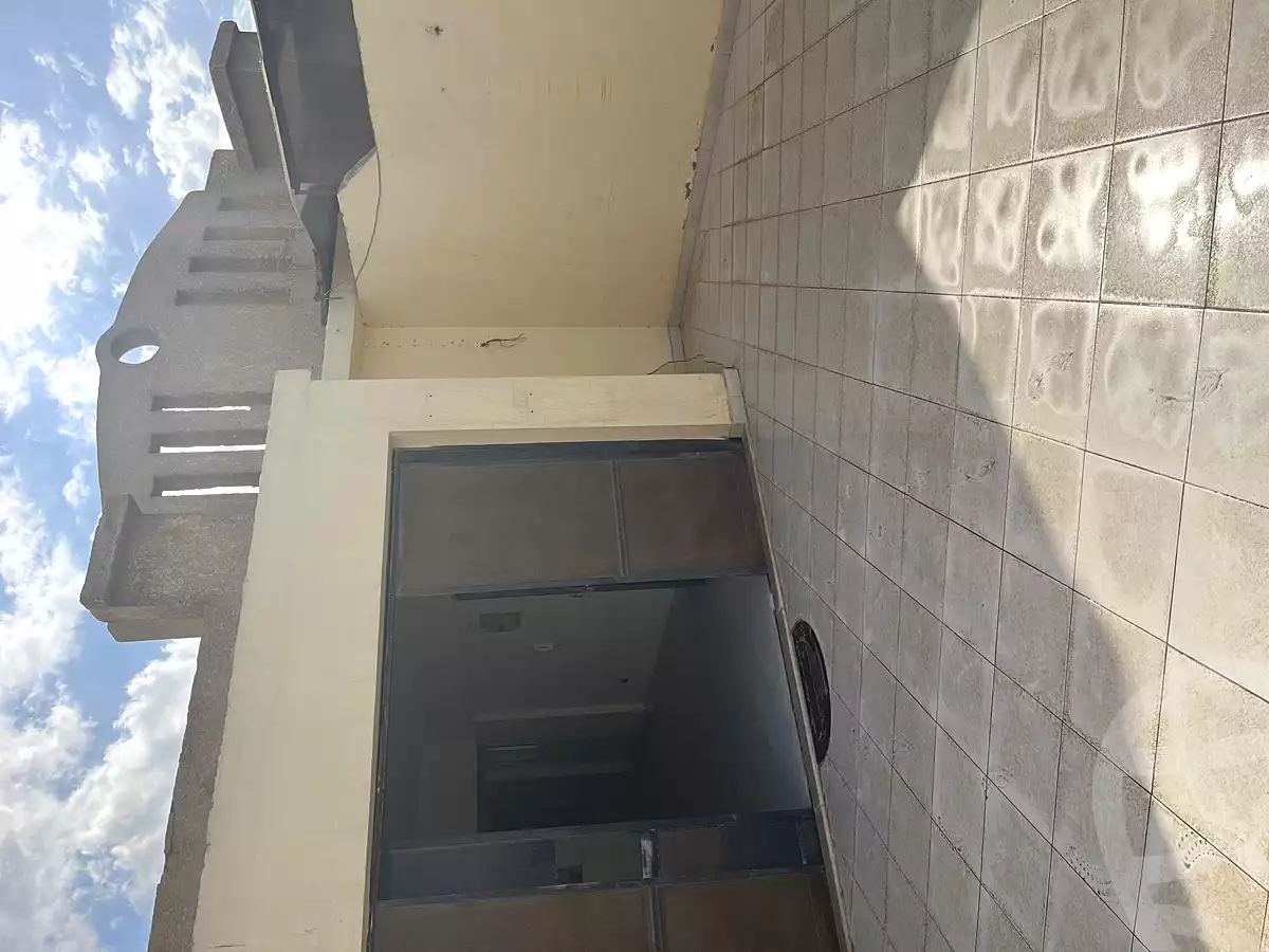 https://aqarmap.com.eg/ar/listing/6810297-for-rent-cairo-new-cairo-ganob-el-akadamiya-south-academy-b-taha-hussein-st