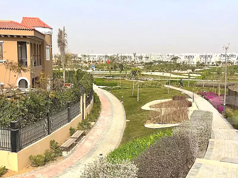 https://aqarmap.com.eg/en/listing/6818616-for-sale-cairo-new-cairo-compounds-hyde-park-park-corner-hyde-park