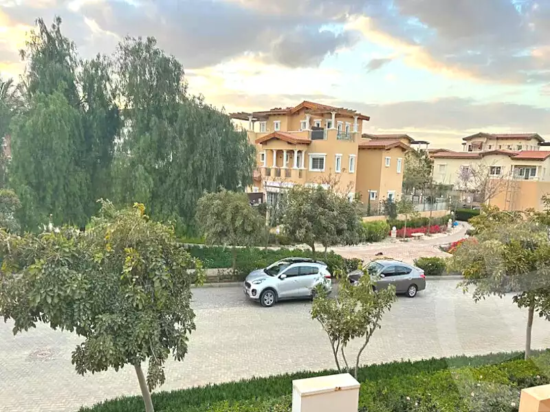 https://aqarmap.com.eg/en/listing/6818668-for-sale-cairo-new-cairo-compounds-hyde-park-centre-ville-hyde-park