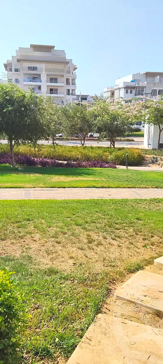https://aqarmap.com.eg/en/listing/6818668-for-sale-cairo-new-cairo-compounds-hyde-park-centre-ville-hyde-park