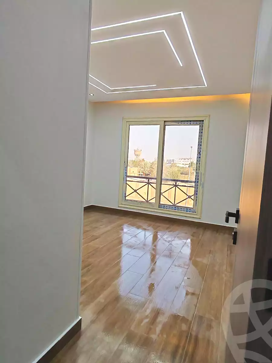 https://aqarmap.com.eg/ar/listing/6819011-for-sale-cairo-el-sheikh-zayed-city-compounds-el-khamayel