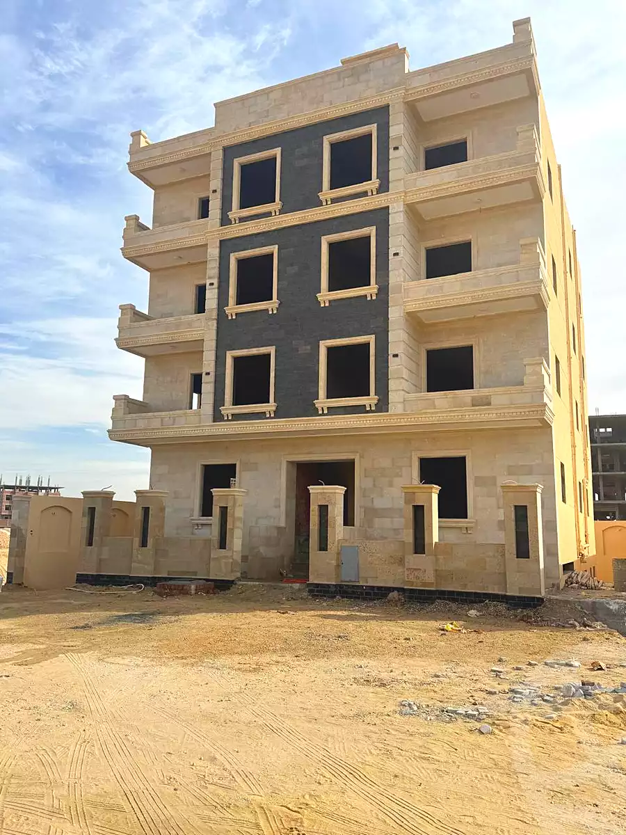 https://aqarmap.com.eg/ar/listing/6820291-for-sale-cairo-al-oubour-compounds-golf-city