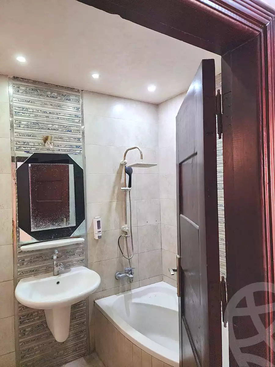 https://aqarmap.com.eg/en/listing/6821680-for-sale-cairo-el-sheikh-zayed-city-el-hay-el-hady-ashaer-area-1-street-10