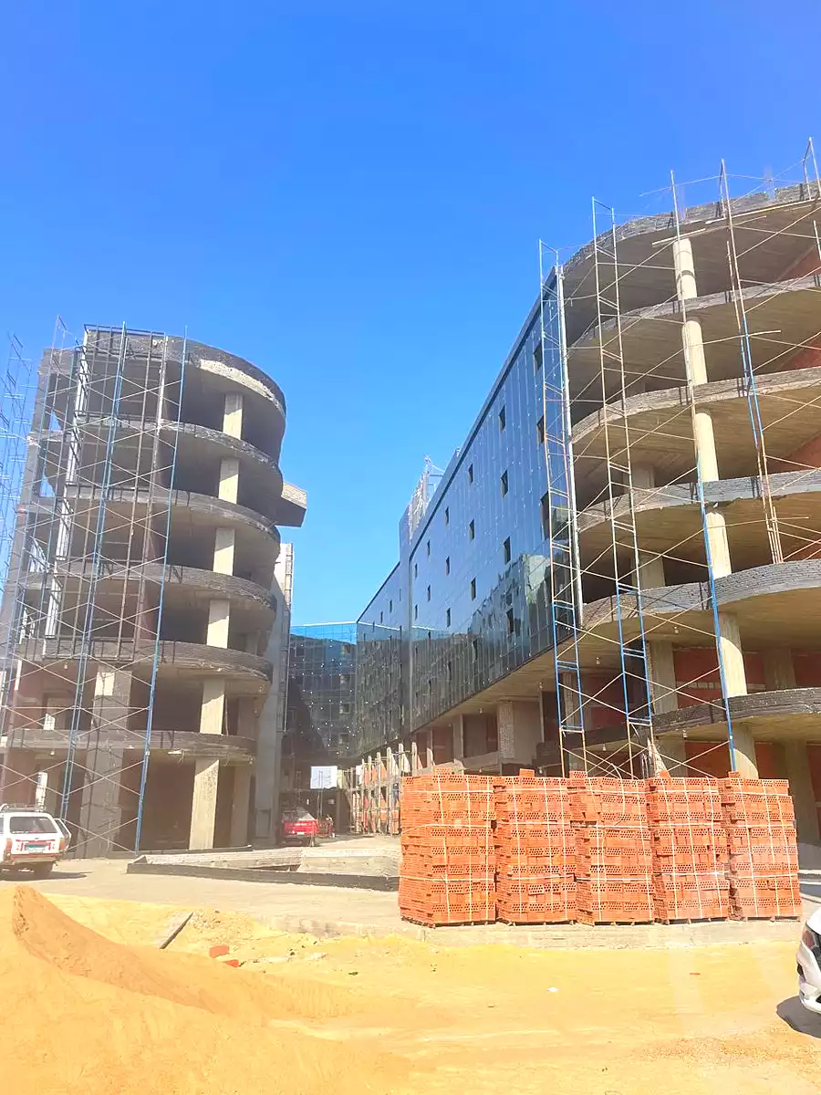 https://aqarmap.com.eg/ar/listing/6821774-for-sale-cairo-el-sheikh-zayed-city-compounds-101-mall-premium