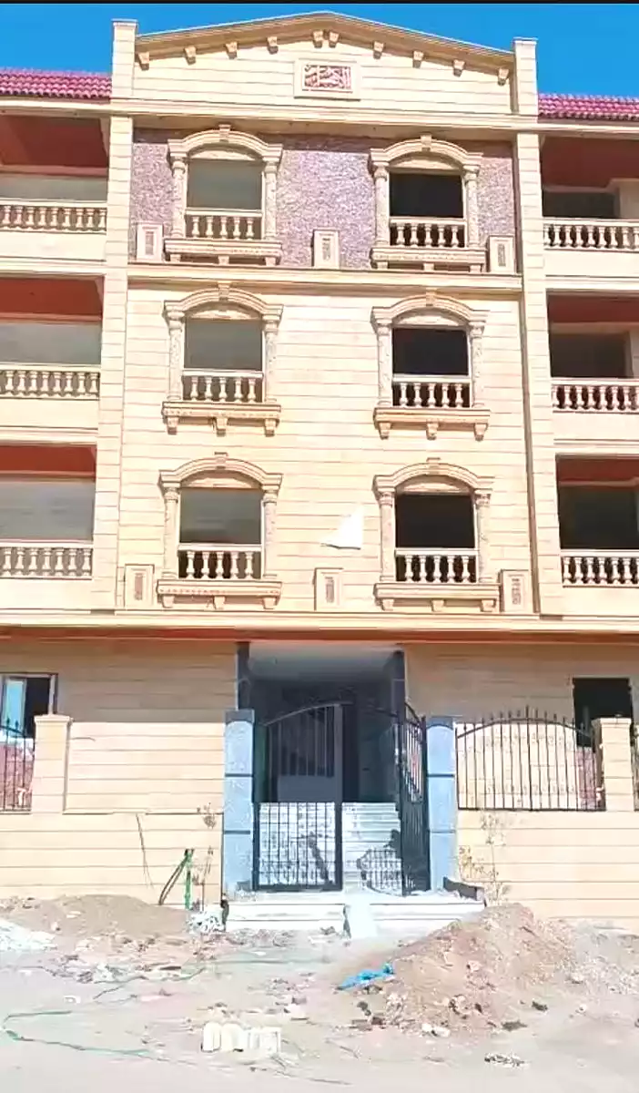 https://aqarmap.com.eg/ar/listing/6823778-for-sale-cairo-badr-city-hai-el-ashgar-featured-neighborhood-bait-el-watan