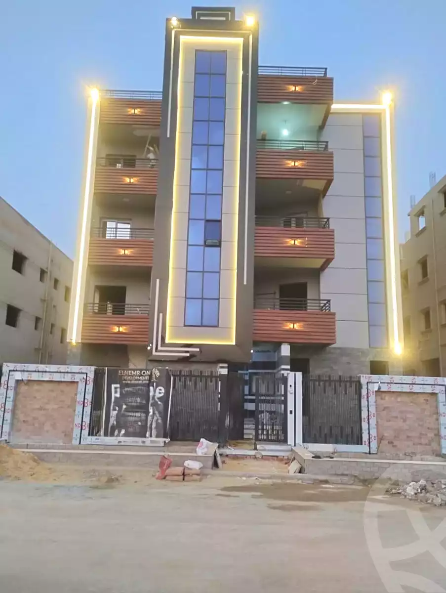 https://aqarmap.com.eg/ar/listing/6824445-for-sale-cairo-new-cairo-ganob-el-akadamiya-orouba-axis