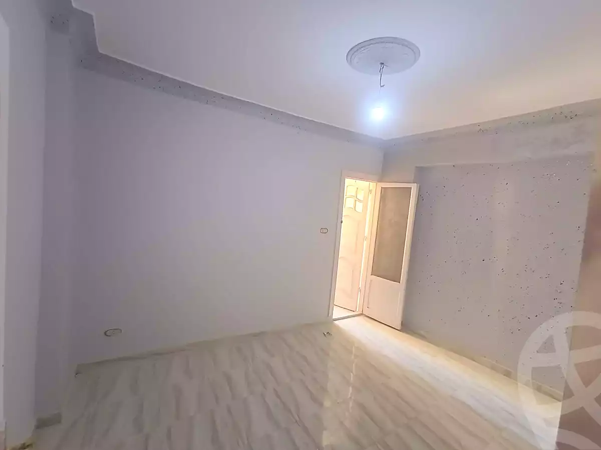 https://aqarmap.com.eg/ar/listing/6832336-for-rent-alexandria-l-jmy-bw-ywsf-el-forn-st