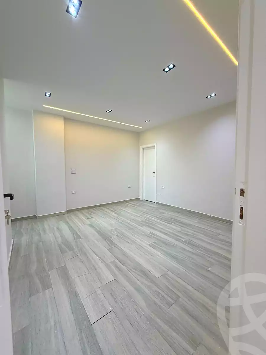https://aqarmap.com.eg/ar/listing/6835472-for-sale-cairo-6th-of-october-el-ahyaa-neighborhood-3rd-al-hay-al-thalith-st
