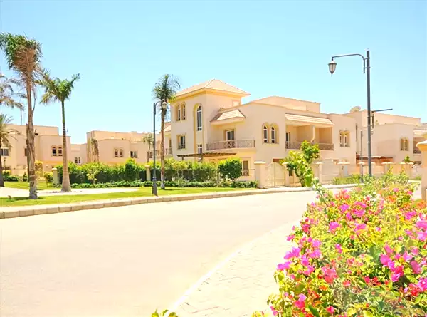 https://aqarmap.com.eg/ar/listing/6836188-for-sale-cairo-el-sheikh-zayed-city-compounds-greens