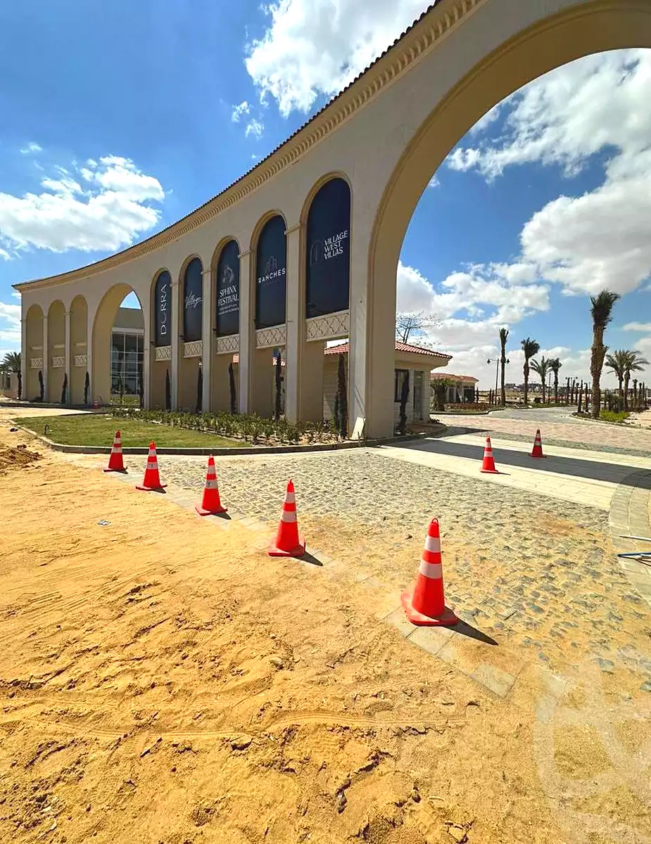 https://aqarmap.com.eg/en/listing/6837546-for-sale-cairo-el-sheikh-zayed-city-compounds-kmbwnd-fyldj-wyst-dr-llttwyr