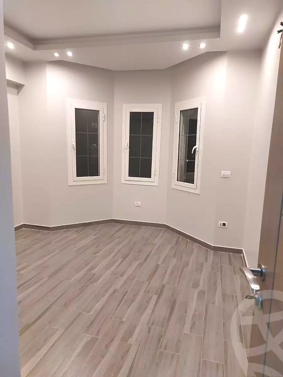 https://aqarmap.com.eg/en/listing/6839321-for-rent-cairo-new-cairo-compounds-mountain-view-hyde-park