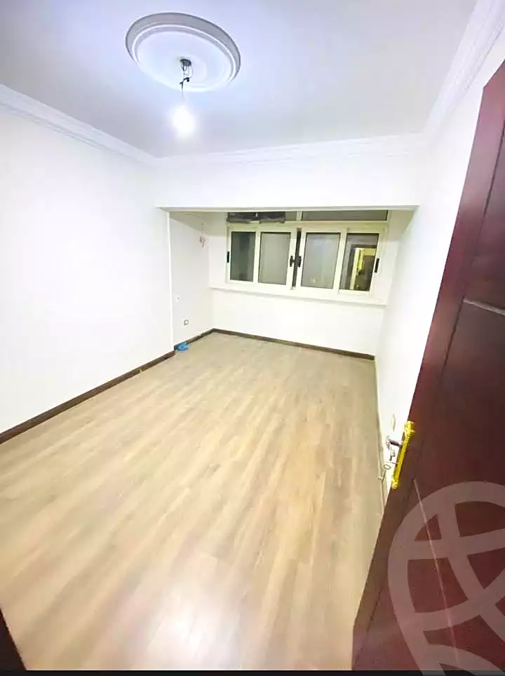 https://aqarmap.com.eg/en/listing/6845863-for-sale-alexandria-el-mandara-alex-el-mandara-bahri-sidi-kamal-st