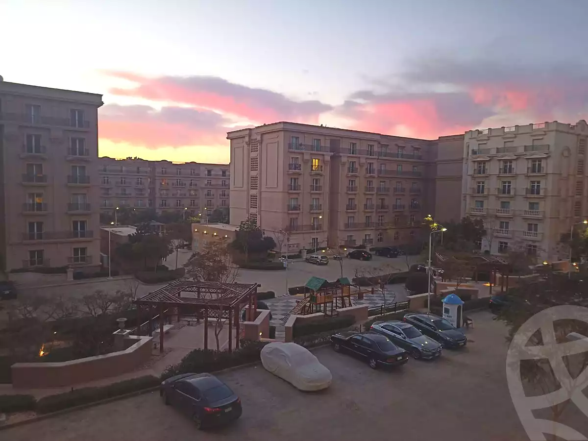 https://aqarmap.com.eg/ar/listing/6854626-for-sale-cairo-new-cairo-compounds-hyde-park-centre-ville-hyde-park