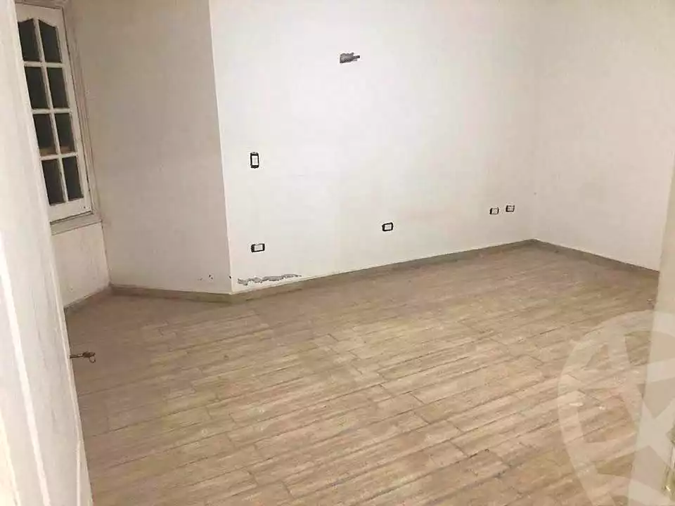 https://aqarmap.com.eg/ar/listing/6856840-for-sale-alexandria-new-miami-street-10