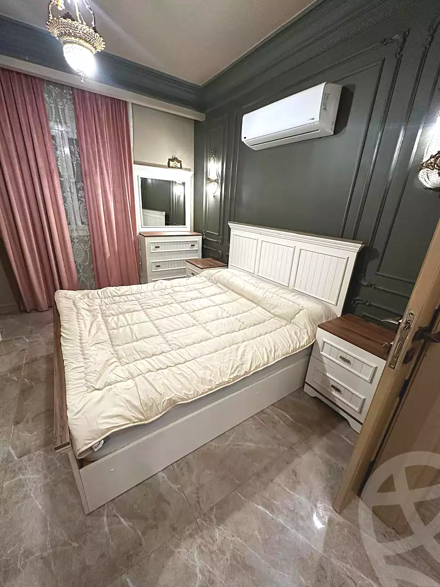 https://aqarmap.com.eg/en/listing/6870264-for-sale-cairo-new-cairo-compounds-mountain-view-hyde-park