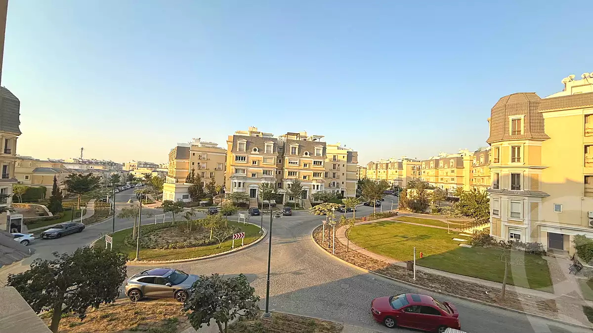 https://aqarmap.com.eg/ar/listing/6870266-for-sale-cairo-new-cairo-compounds-mountain-view-hyde-park