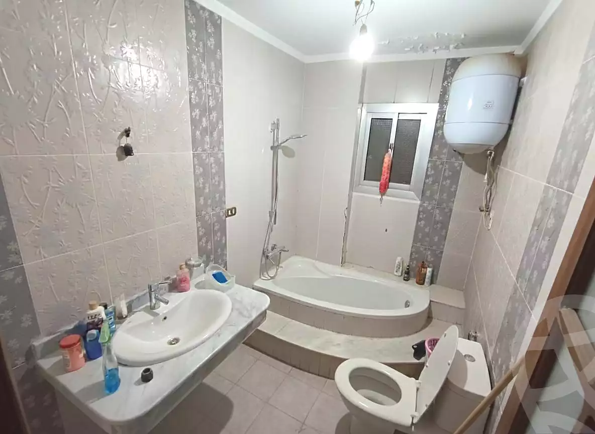 https://aqarmap.com.eg/ar/listing/6874579-for-sale-cairo-6th-of-october-el-ahyaa-neighborhood-2nd-divided-from-al-kafrawei-st