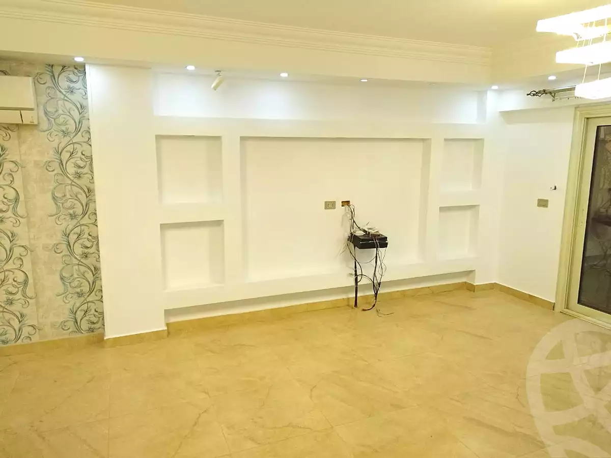 https://aqarmap.com.eg/en/listing/6886683-for-rent-cairo-6th-of-october-compounds-pyramids-walk