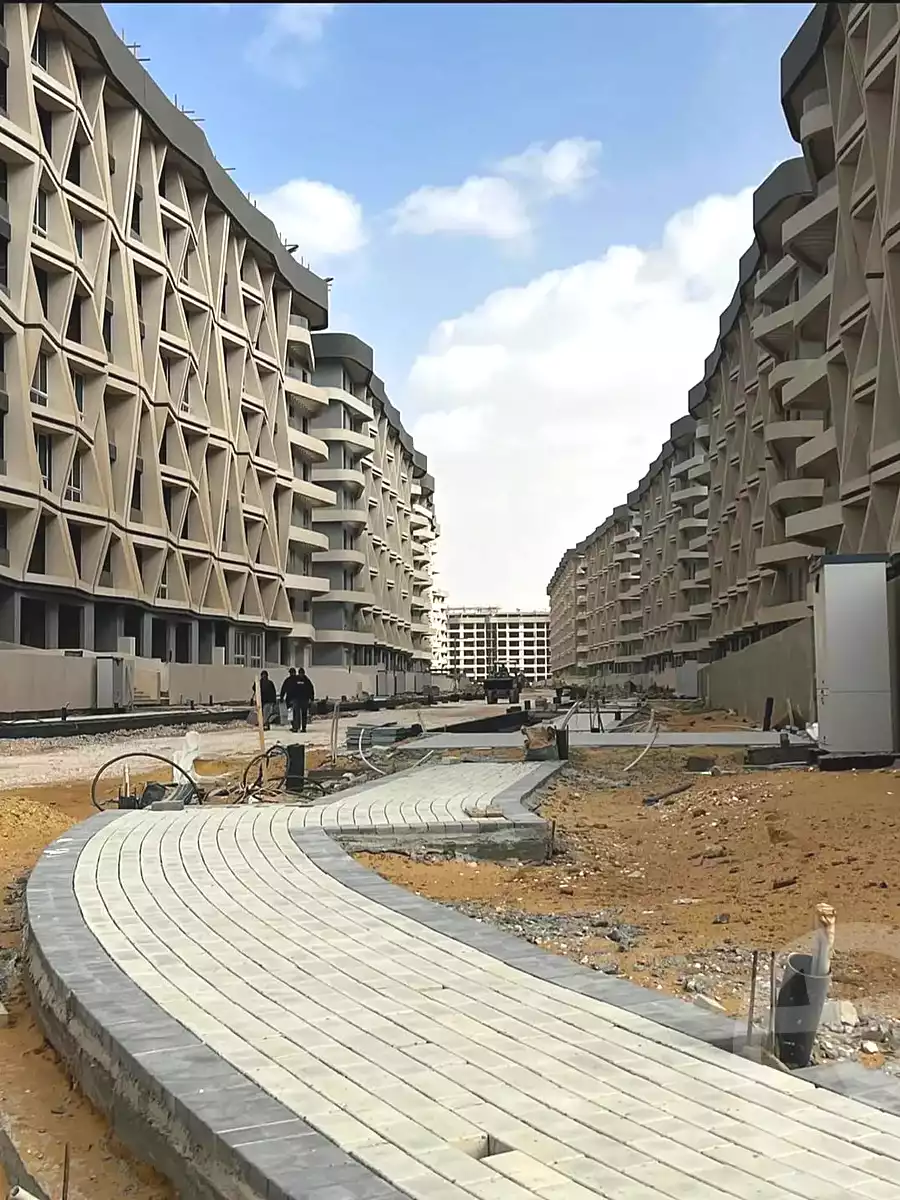 https://aqarmap.com.eg/ar/listing/6886810-for-sale-cairo-new-administrative-capital-r7-midtown-condo