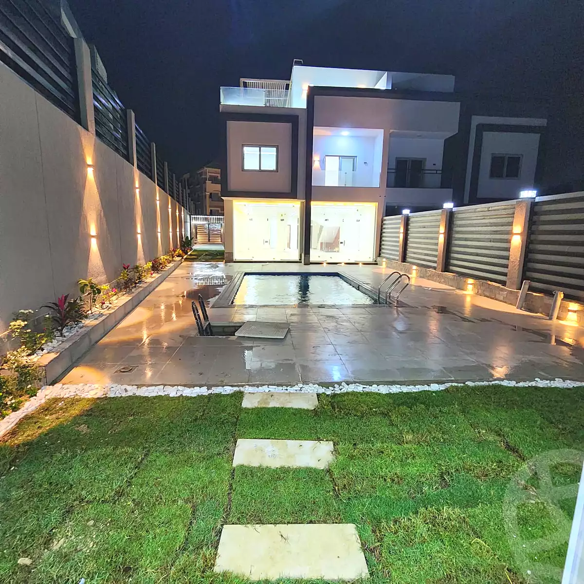 https://aqarmap.com.eg/ar/listing/6899986-for-sale-cairo-el-sheikh-zayed-city-compounds-el-khamayel