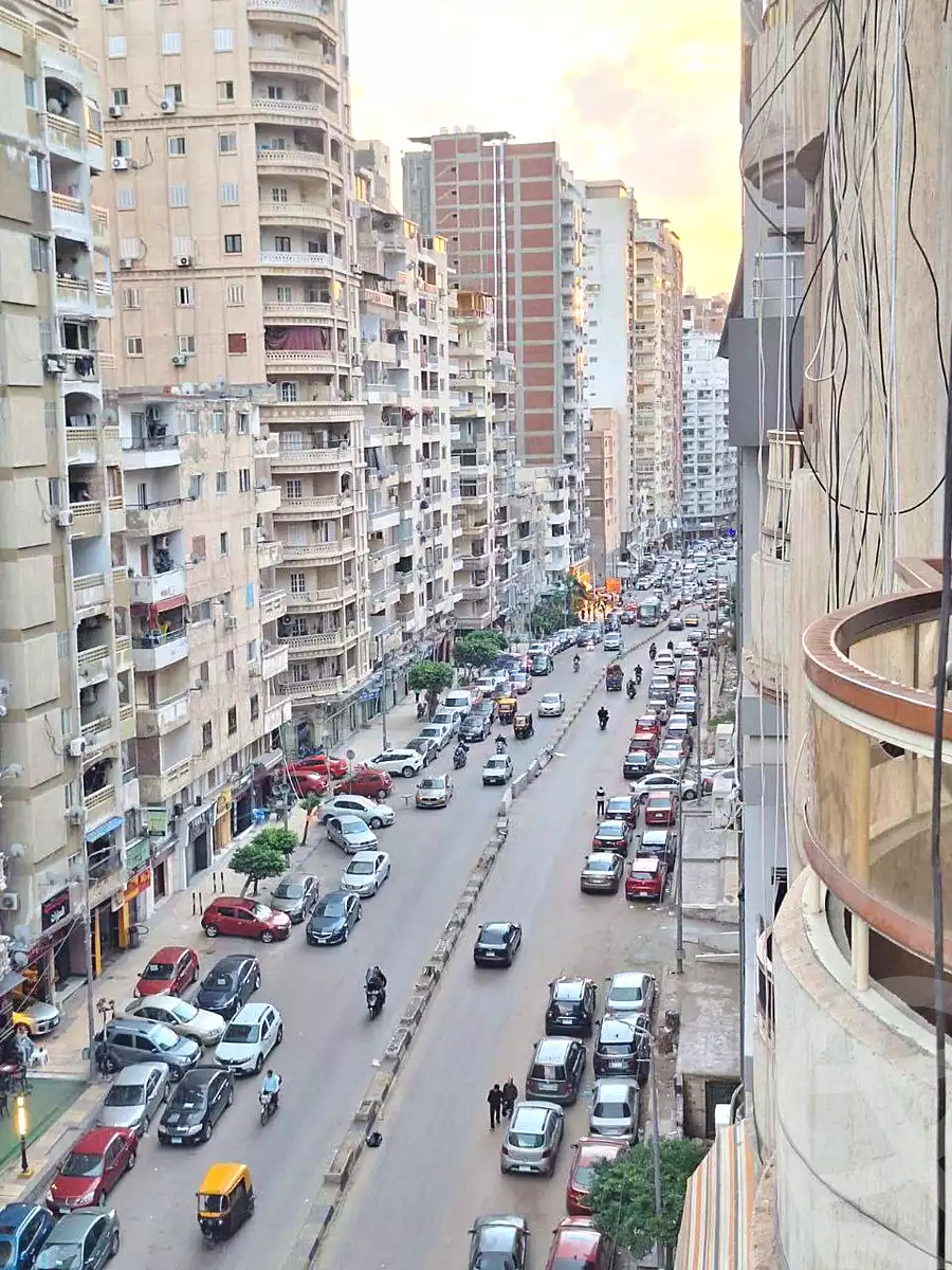 https://aqarmap.com.eg/ar/listing/6900871-for-sale-alexandria-sydy-bshr-sydy-bshr-bhry-shr-mhmwd-l-yswy