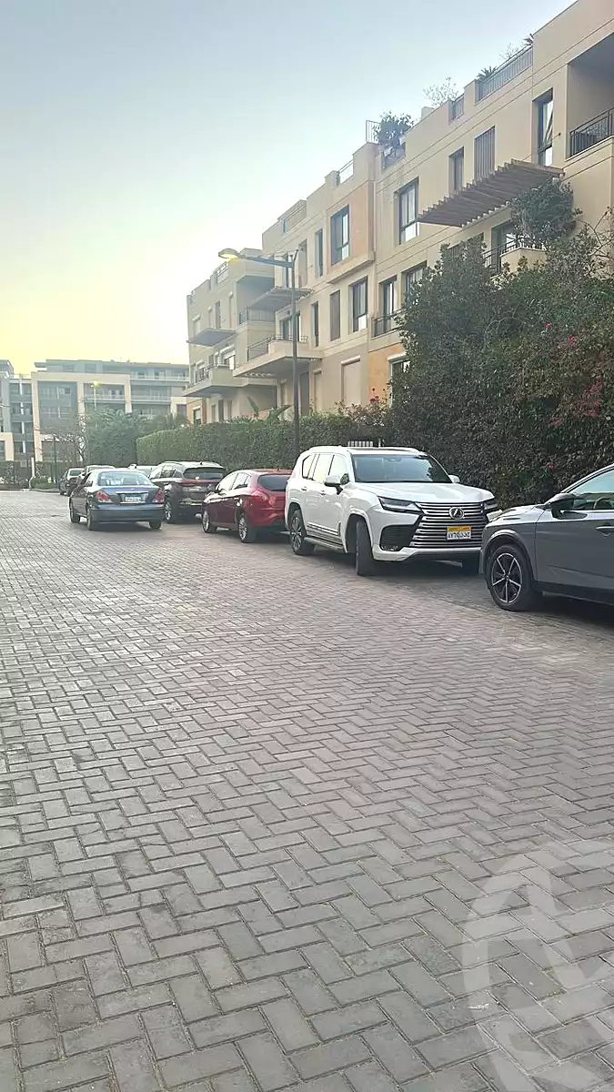 شقة بـ٣ غرف نوم في ايست تاون، صورة ٩ من ١٠
