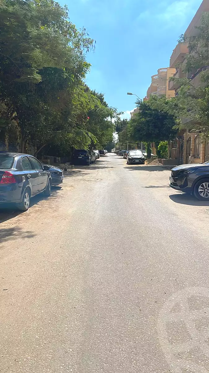https://aqarmap.com.eg/en/listing/6904573-for-sale-cairo-6th-of-october-el-ahyaa-neighborhood-2nd-divided-from-al-kafrawei-st