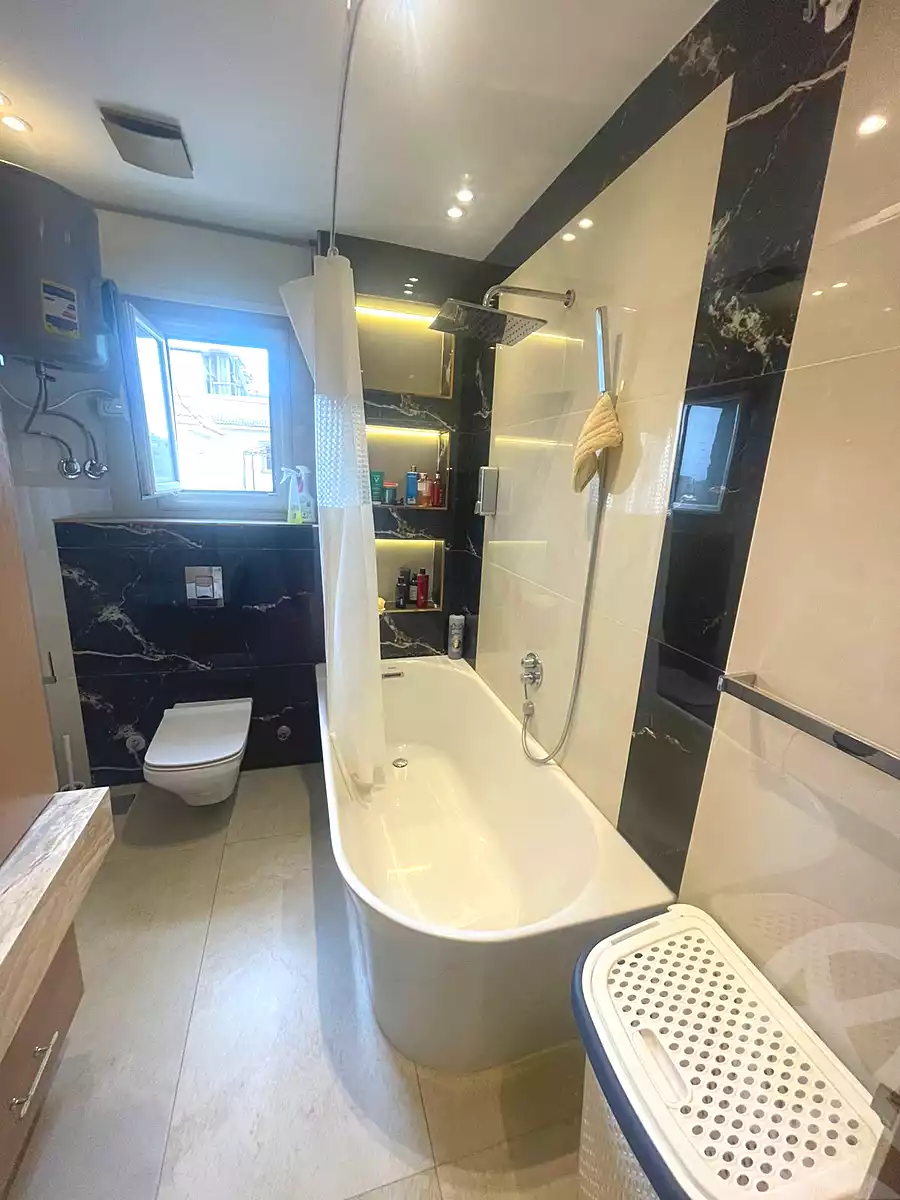 https://aqarmap.com.eg/ar/listing/6907989-for-sale-cairo-new-cairo-el-ahyaa-first-neighborhood-street-1