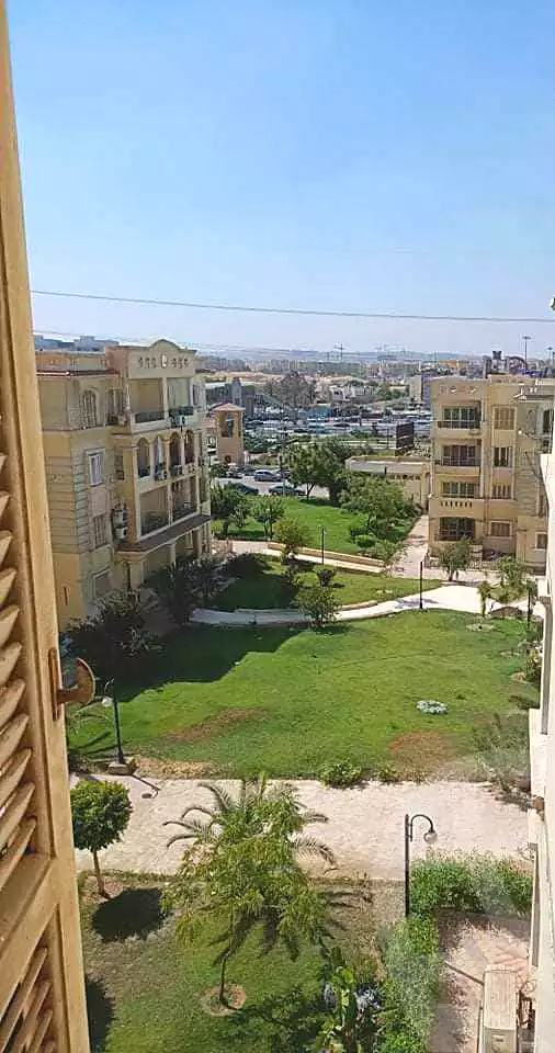 https://aqarmap.com.eg/en/listing/6908084-for-sale-cairo-el-sheikh-zayed-city-compounds-el-khamayel