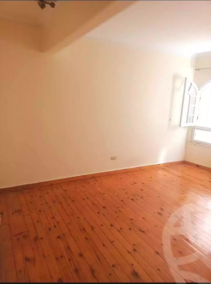 https://aqarmap.com.eg/en/listing/6909008-for-rent-alexandria-ganaklis-shr-mrtdy-bsh