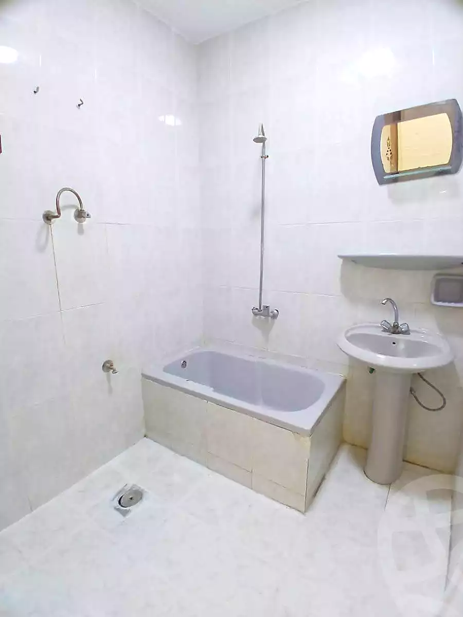 https://aqarmap.com.eg/ar/listing/6911431-for-sale-alexandria-al-agamy-shataa-el-nakheel-street-19